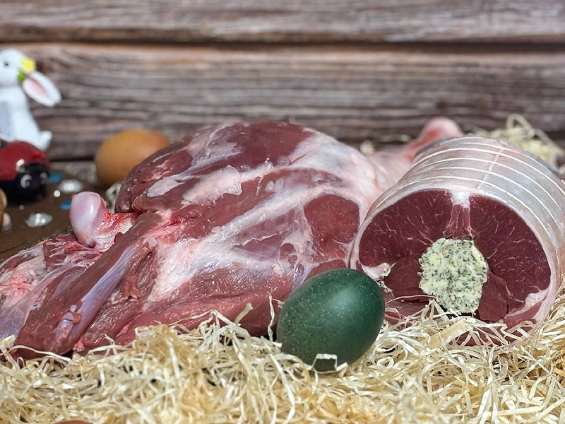 Viande crue avec farce herbes