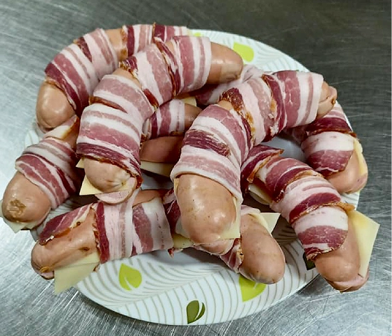 Saucisses enroulées de bacon et fromage