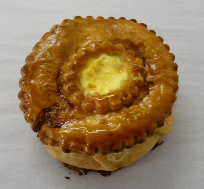Tourte feuilletée dorée